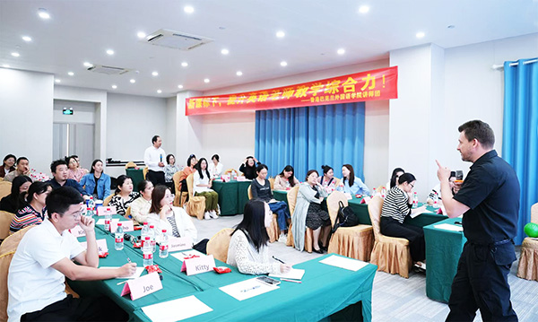 Bob老师讲课充满热情，形象生动